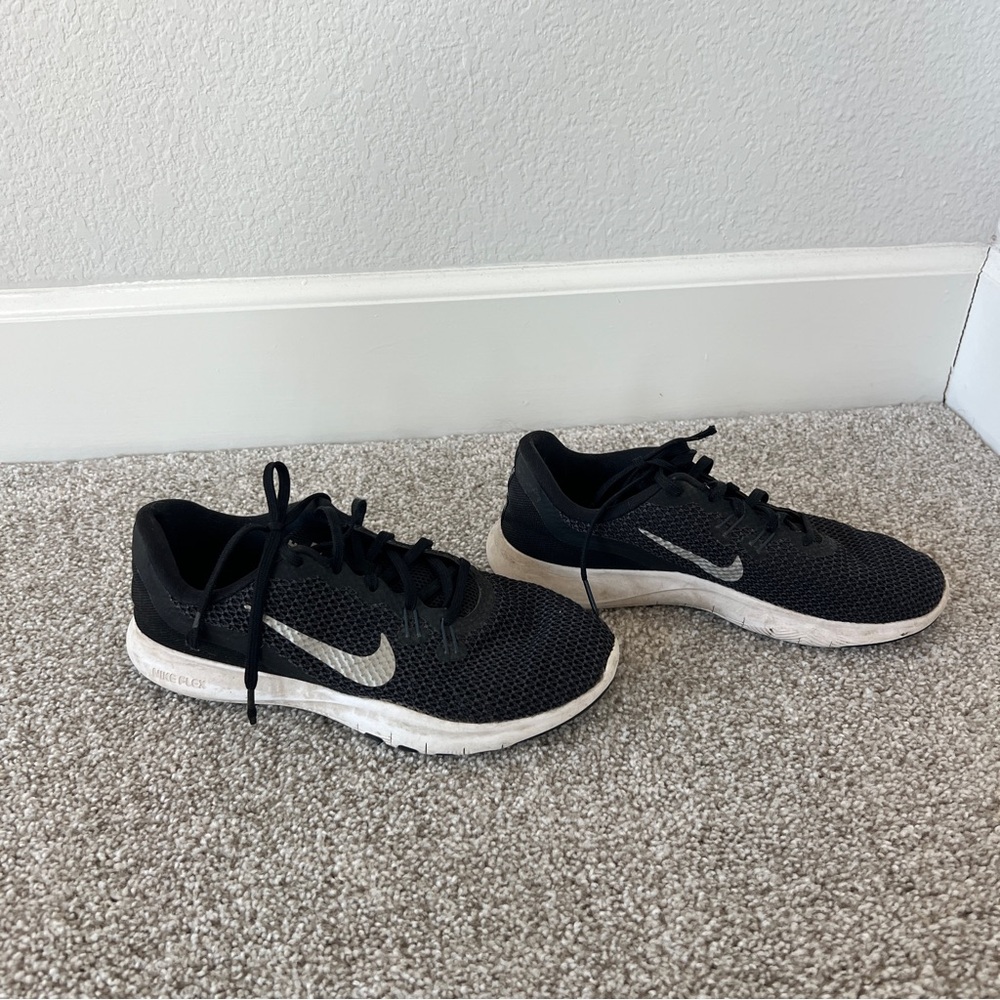 Nike Women’s Black Tennis Shoes Size 7